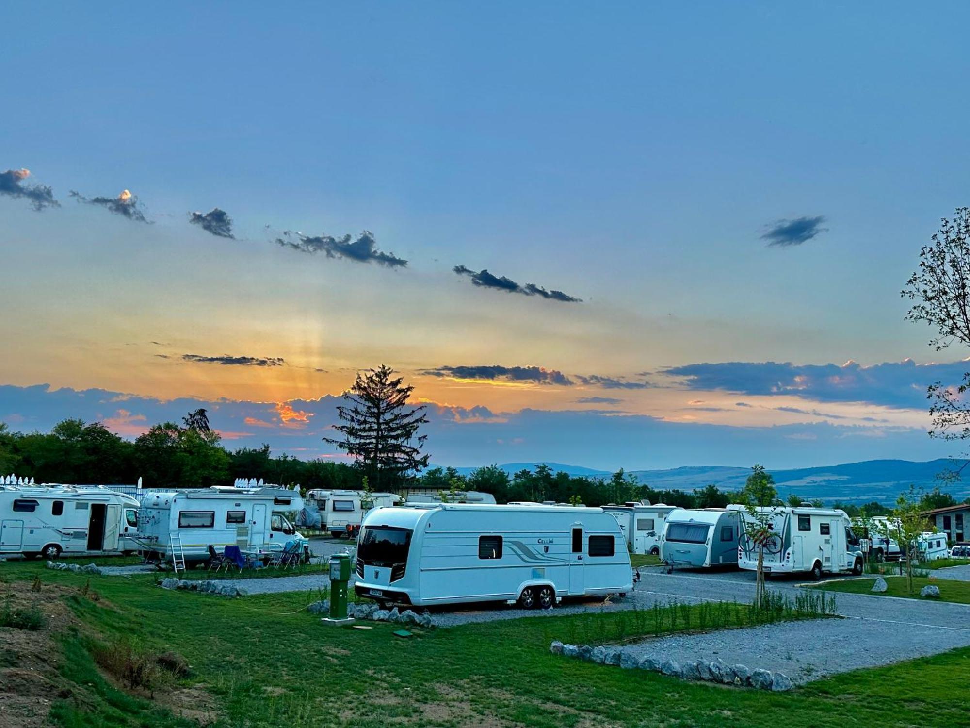 7 Lakes Camping Sapareva Banya Luaran gambar